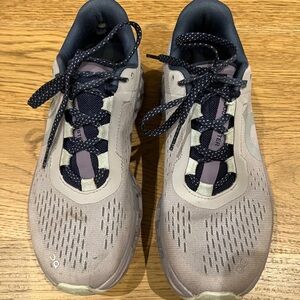 On Cloudmonster Running Shoes (Women)
7M, Pearl/Arctic
